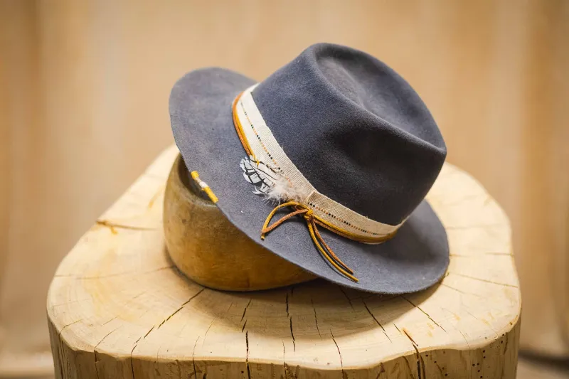כובע לבד קאובוי – שילוב מושלם של מסורת וסטייל עוצמתי