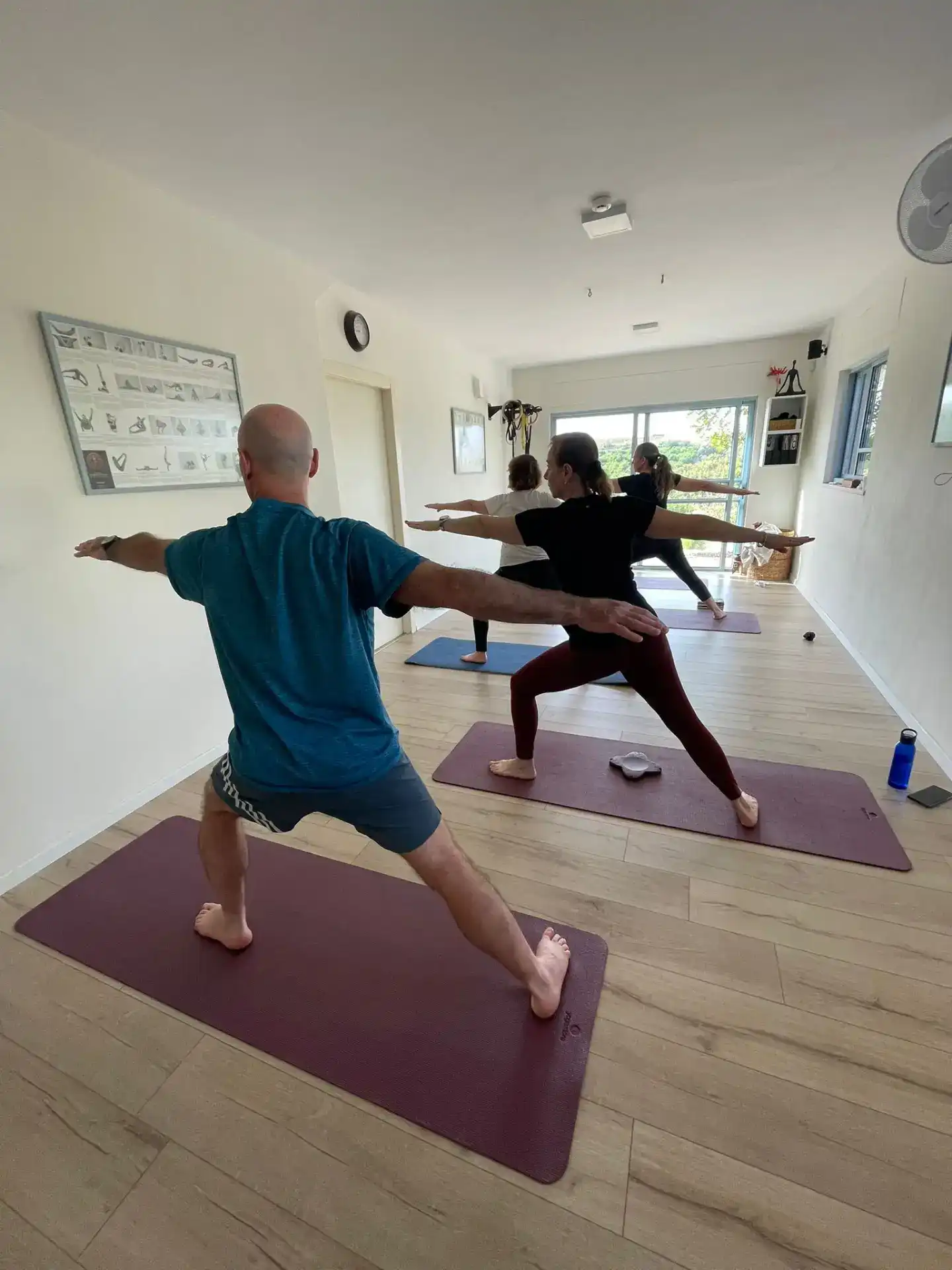 שיעור יוגה בסטודיו אינטימי ומקצועי | יוגה אצל הילה