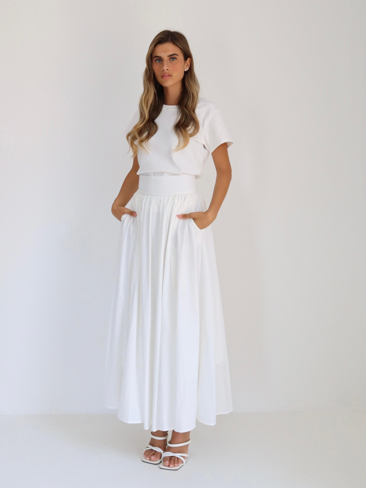 חצאית אמי לבן