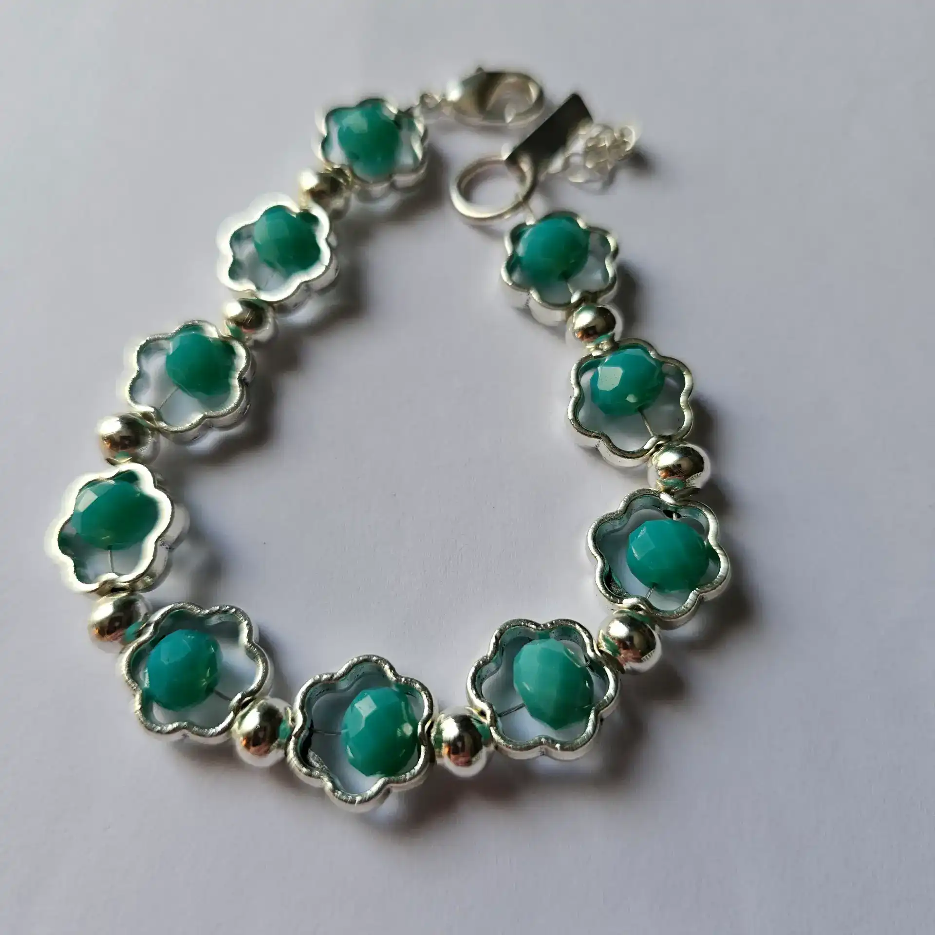 צמיד ליאת ליד בעיצוב אלגנטי ועדין | רונה סדנאות יצירה ונפש