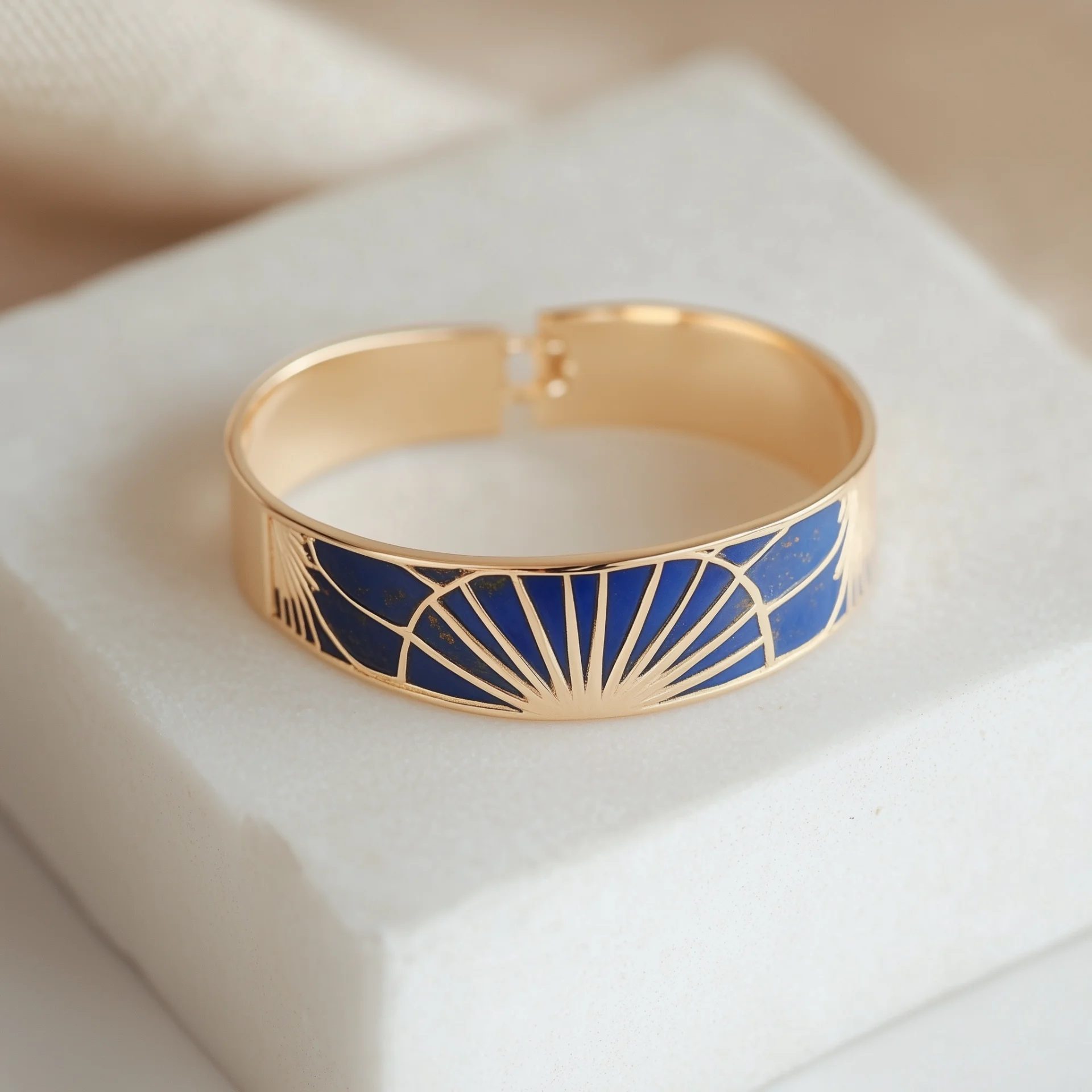 צמיד "שמש מצרית" – אמייל כחול ועיטור זהב