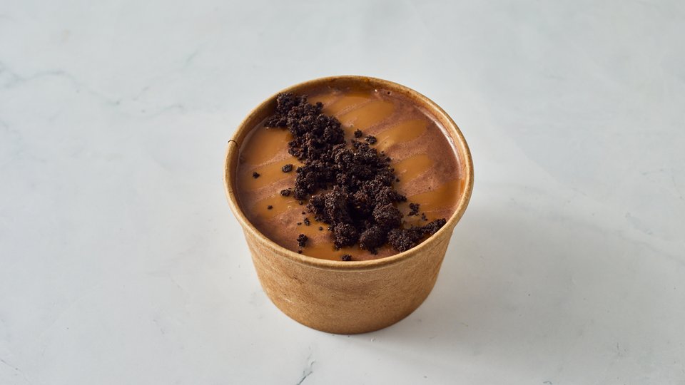 גלידת ריבת חלב בראוניס ואגוזי לוז