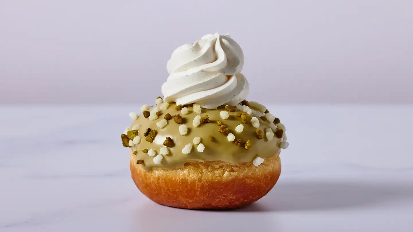 סופגניה פיסטוק קראנץ' שוקולד לבן סופגניה פיסטוק קראנץ' שוקולד לבן