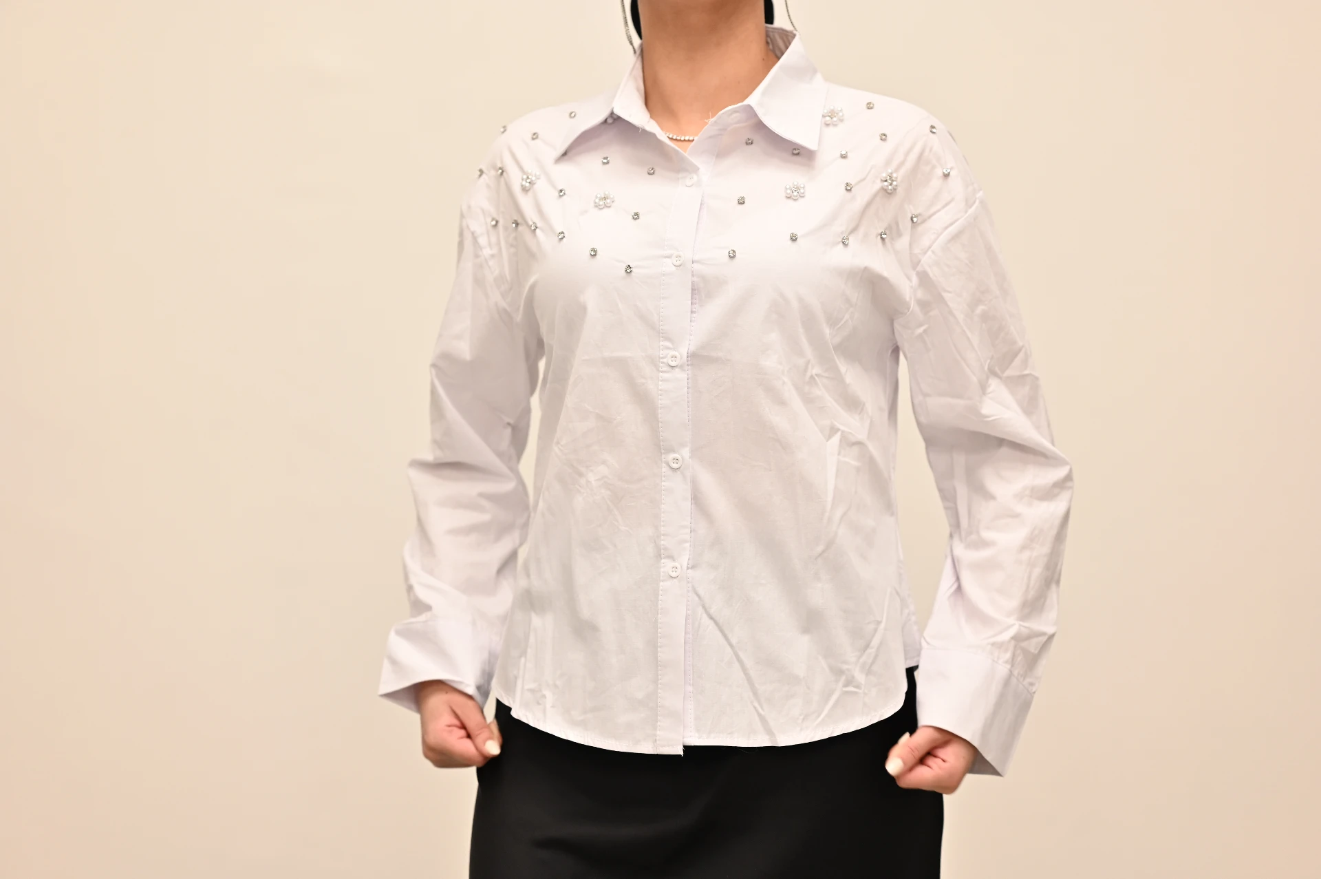 חולצה מכופתרת לבנה