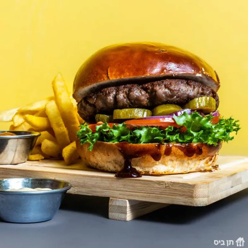 המבורגר 130 גר' + צ'יפס
