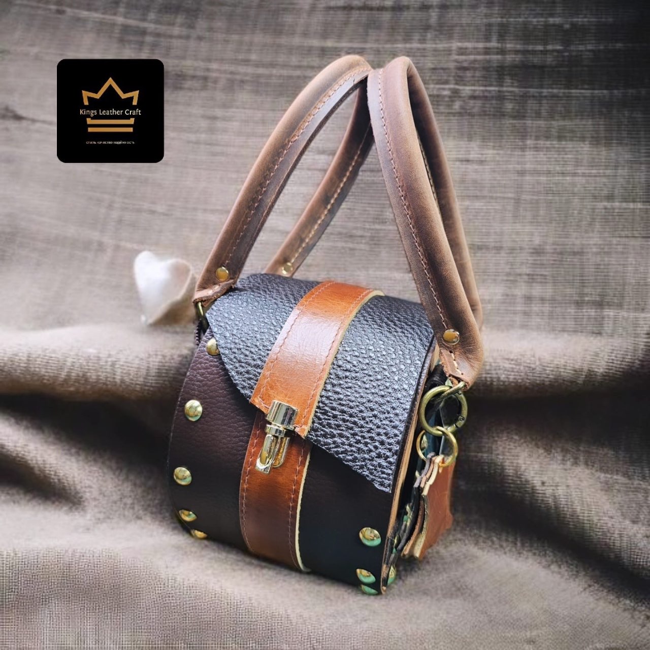 תיק במבוק קטן מיוחד עם שילוב צבעים חומים