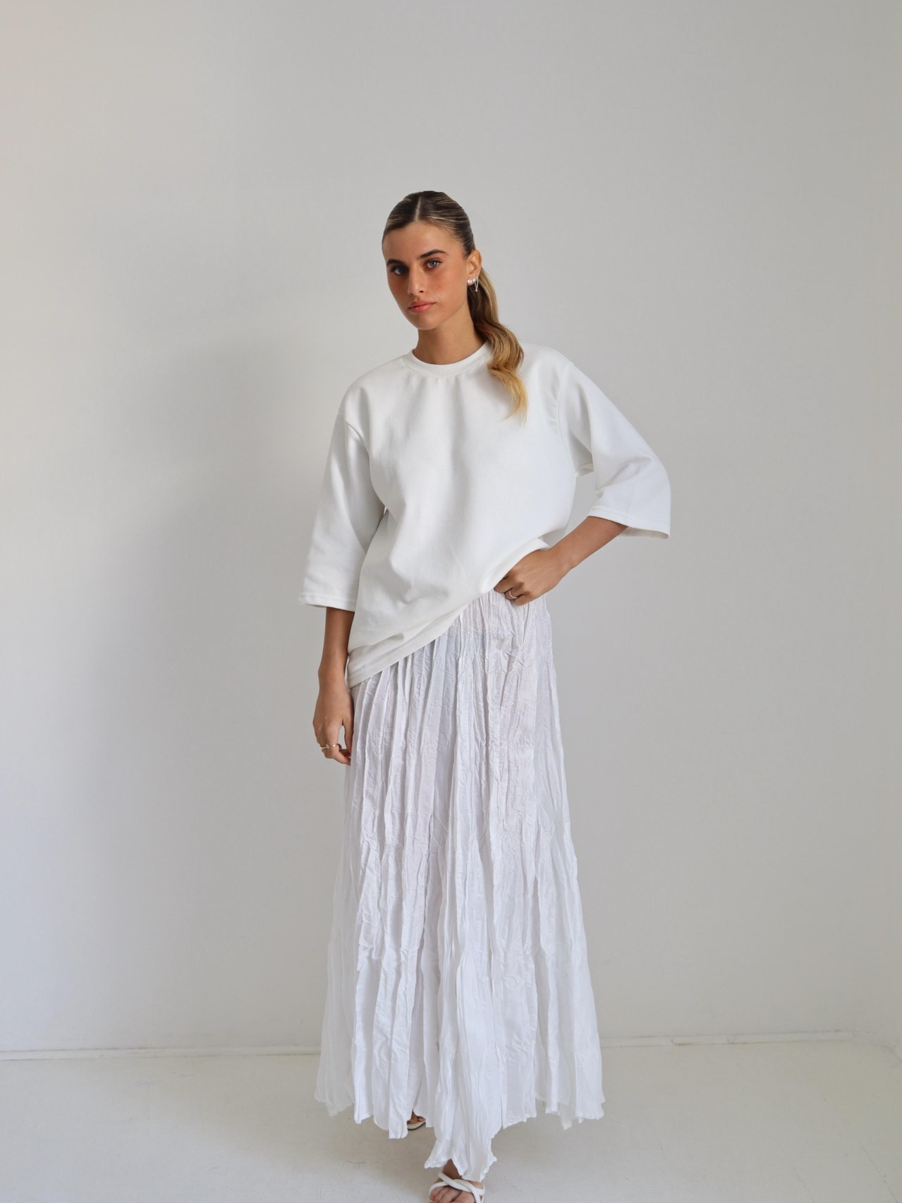 חצאית קרפ לבן