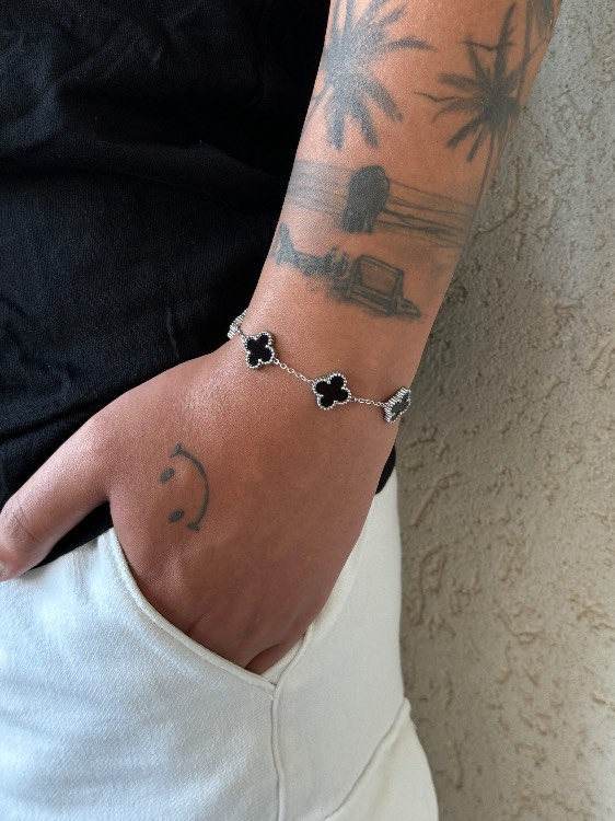 צמיד תלתן שחור כסוף