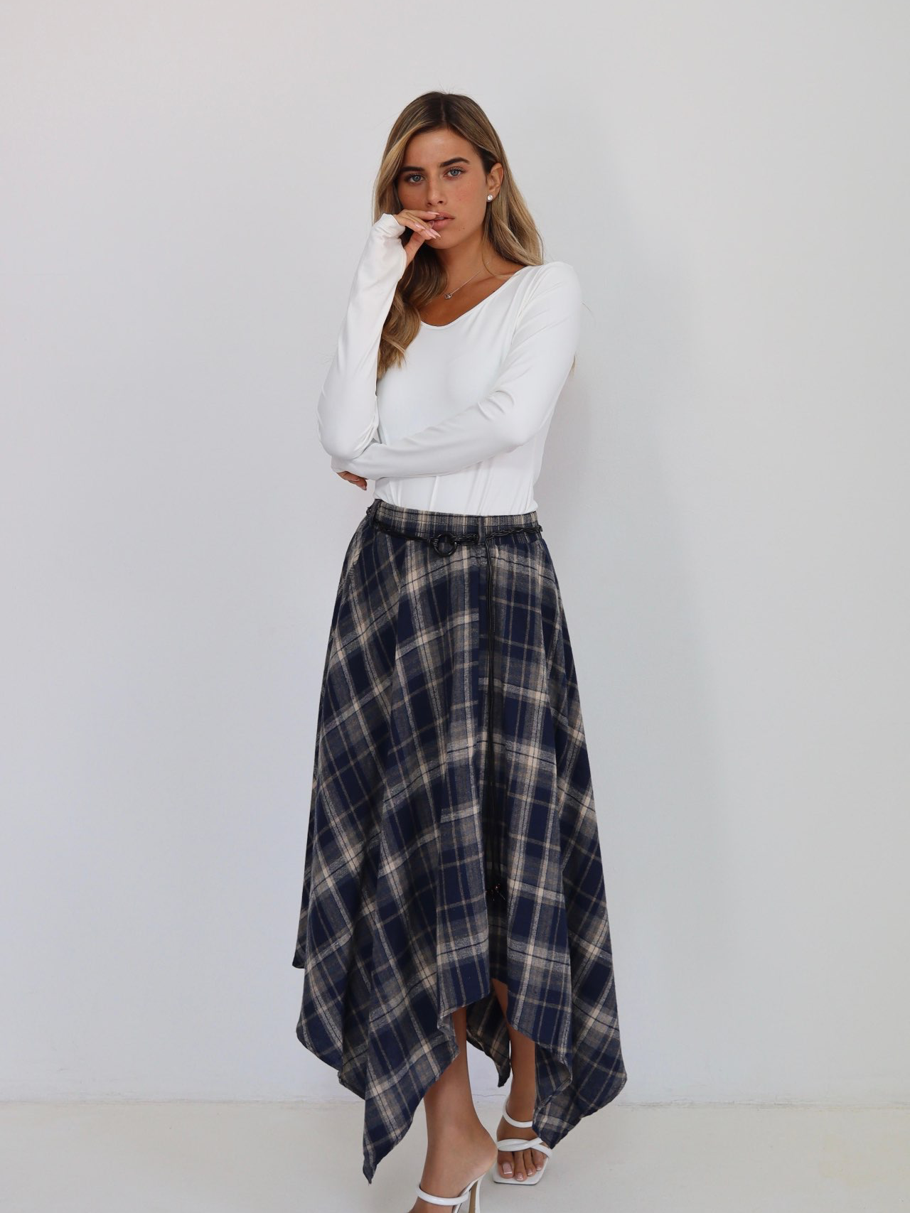 חצאית משבצות כחול