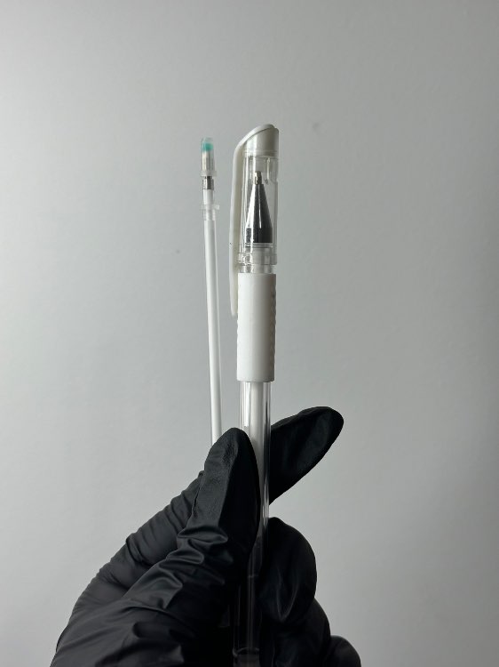 עט לבן לא מחיק + מילוי 