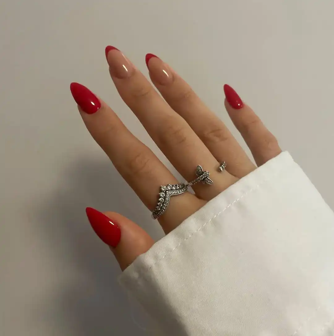 מניקור לק ג׳ל גמיש – לציפורניים קצרות ועדינות