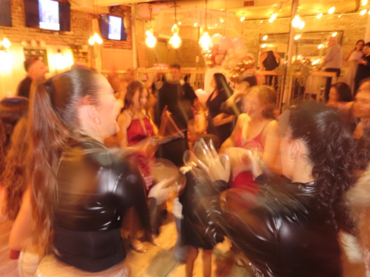 רקדניות רחבה