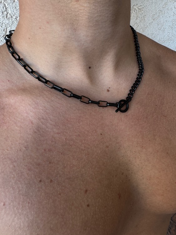 שרשרת חוליות שחורה בשילוב גורמט