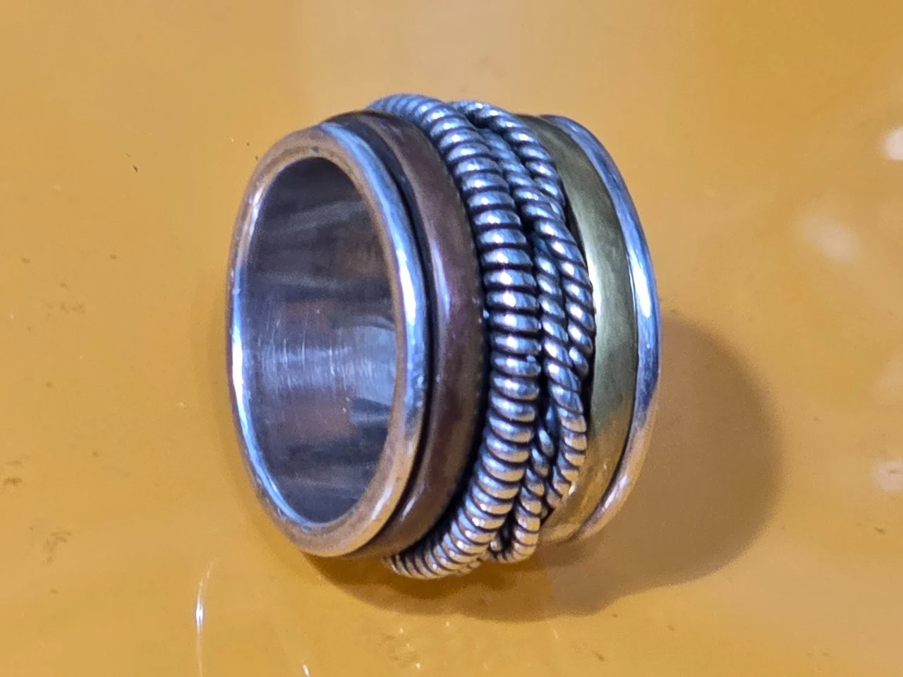 טבעת מסתובבת (Spinner Ring) כסף 925 חתומה מידה 8 משלבת בתוכה נחושת ופליז מראה רב גווני