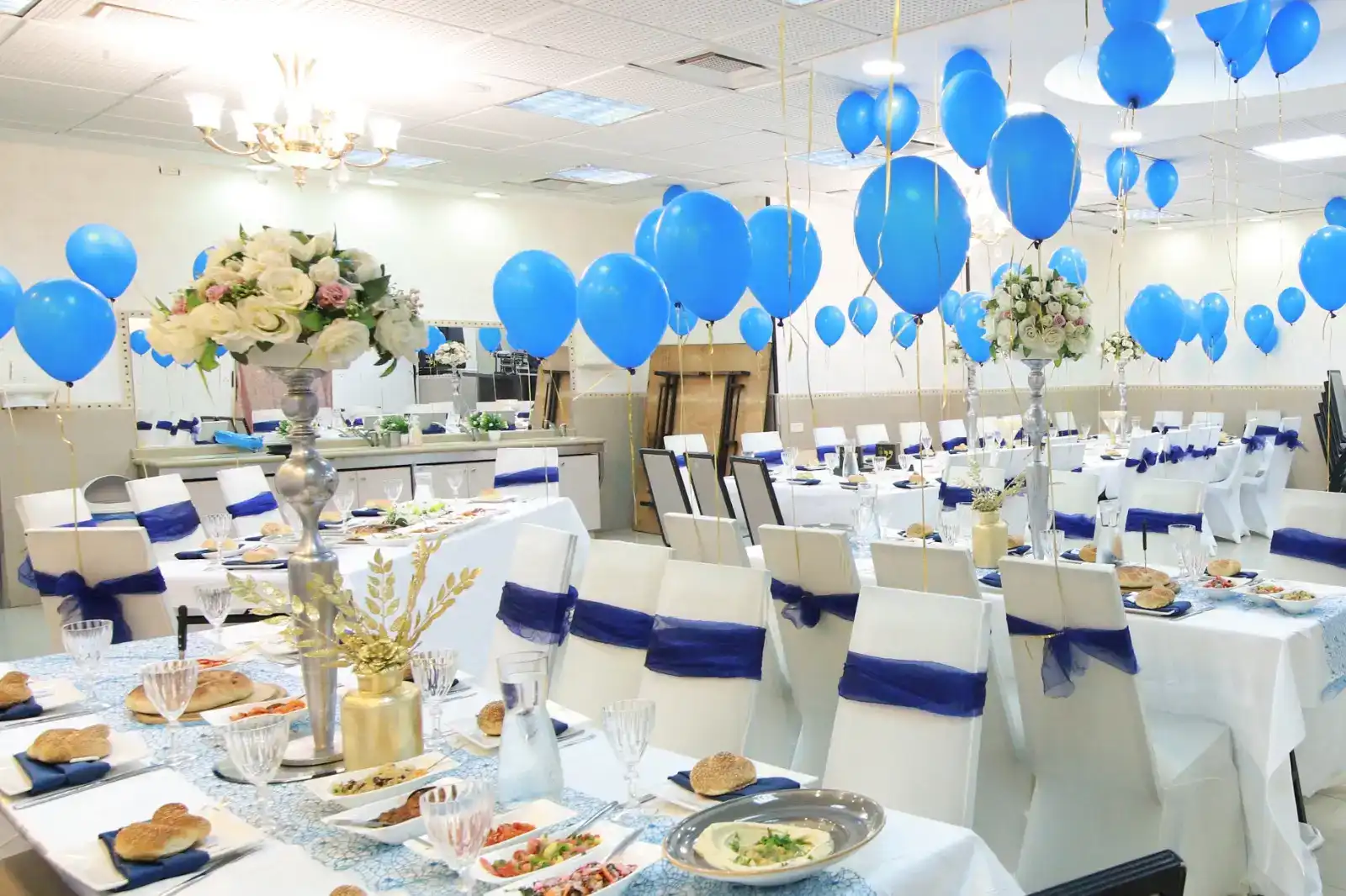 כיסוי כיסאות לאירועים בעיצוב יוקרתי בהתאמה מלאה | רחל דקו