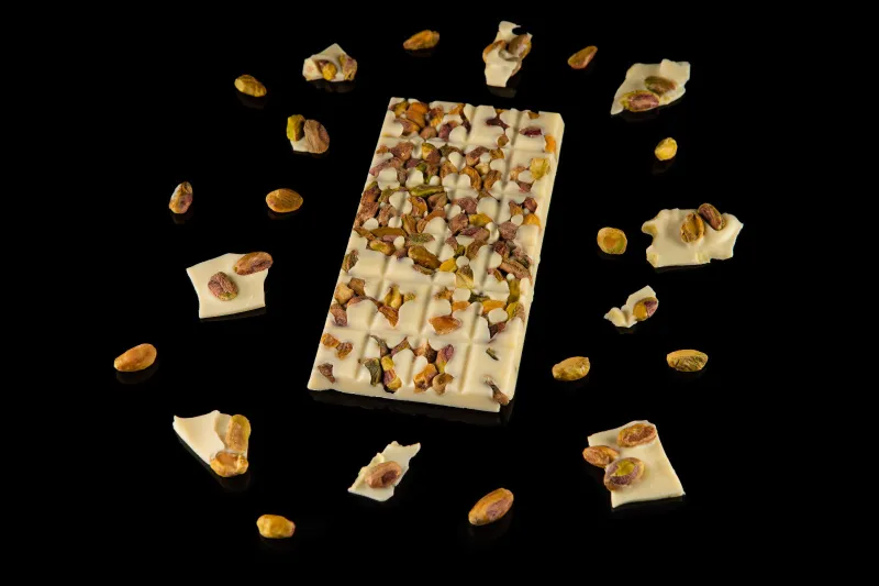 טבלאות שוקולד לבן פיסטוק קלוי