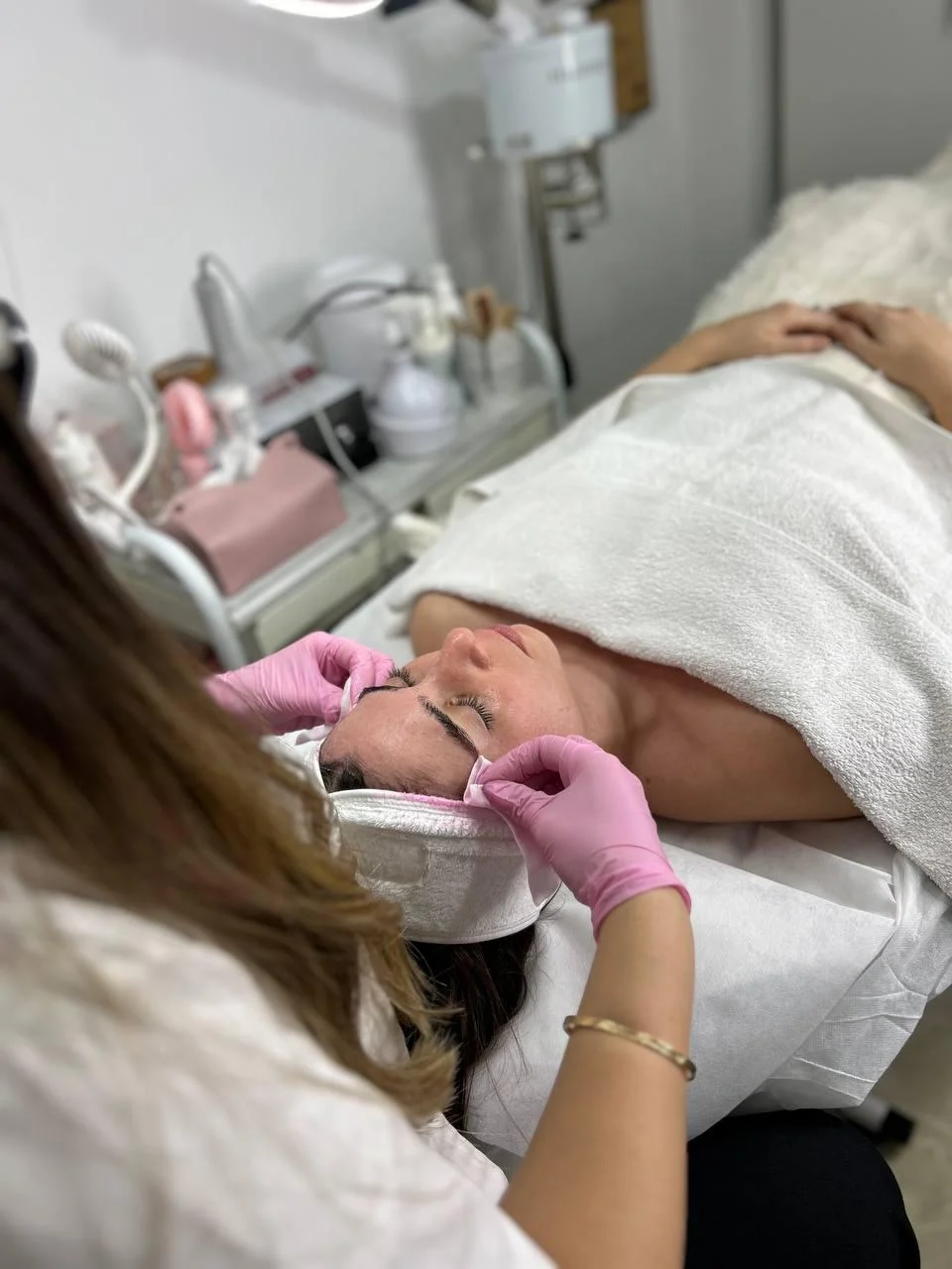 עיצוב גבות בראשון לציון | AC cosmetics