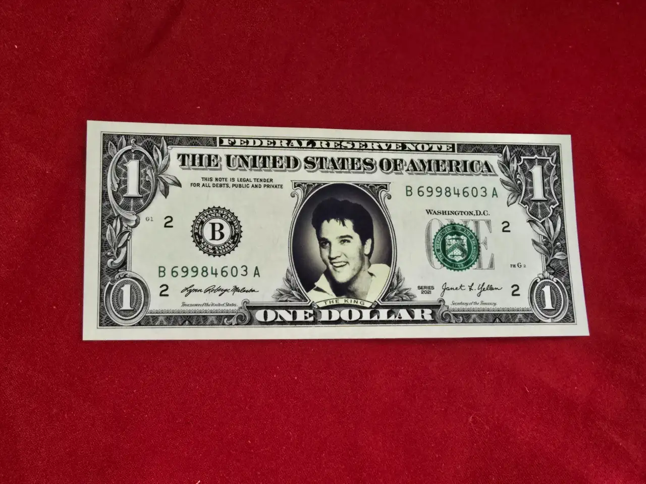 שטר דולר רגיל! עם דמותו של אלוויס פרסלי בצעירותו!