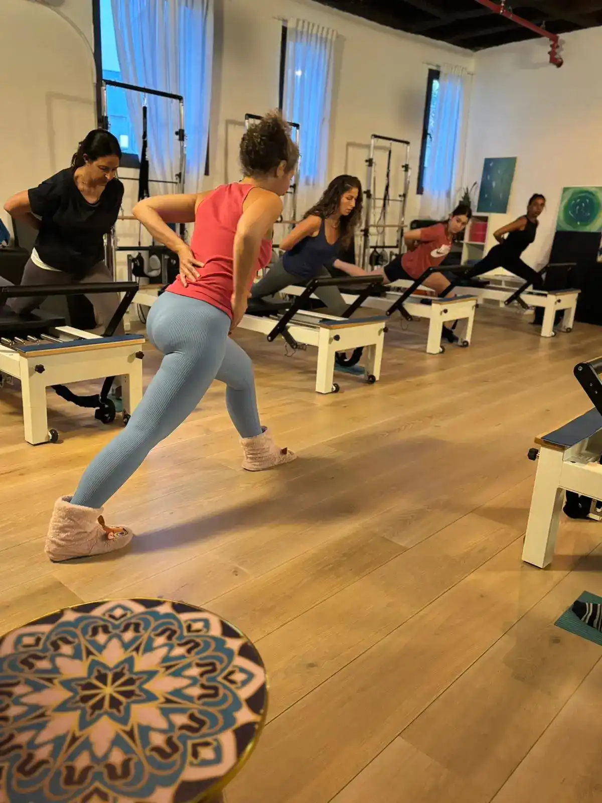 שיעור פילאטיס קבוצתי בפרדס חנה | ניסן-לעד