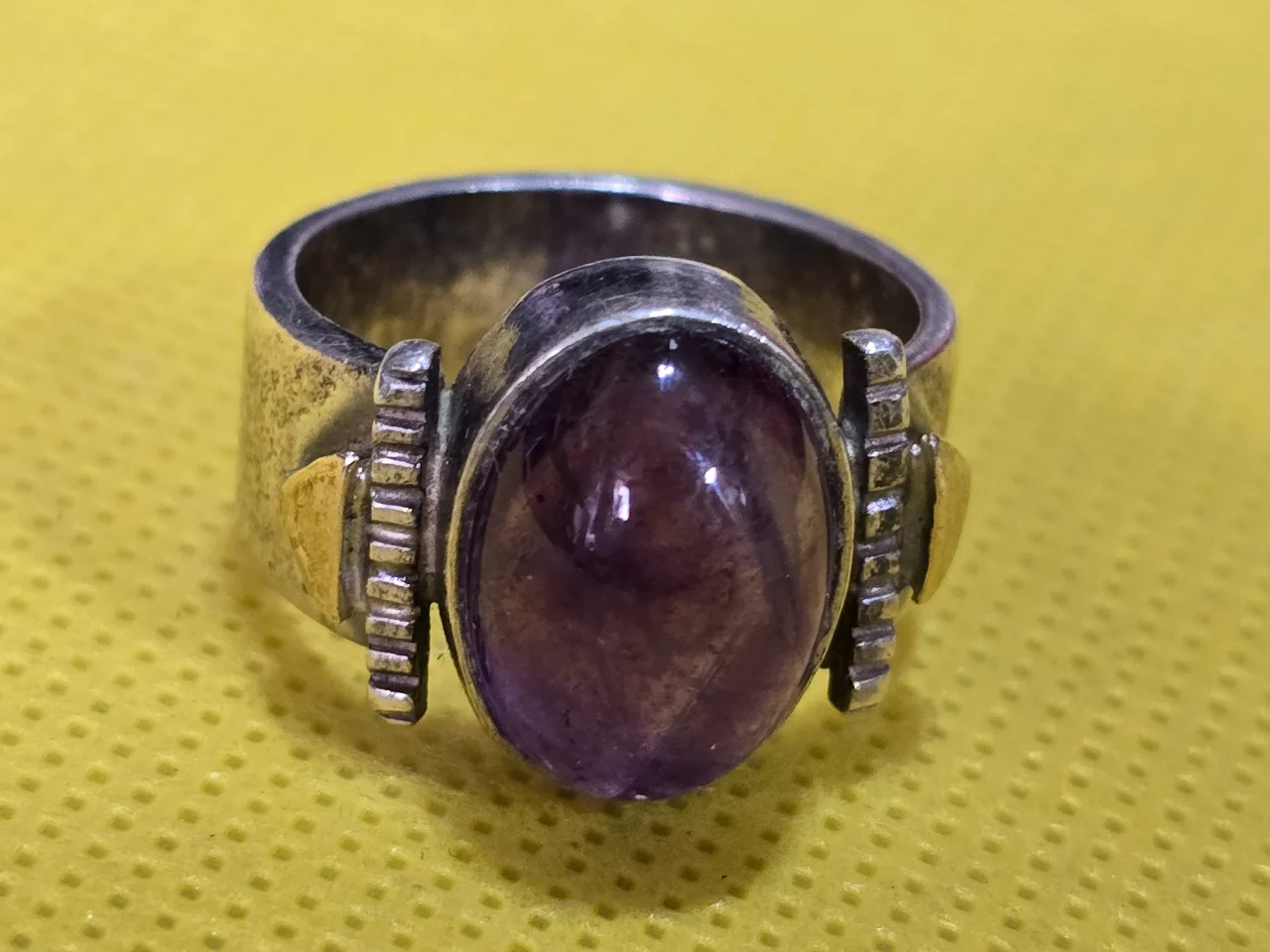 טבעת כסף חתומה 925. משקל:9 גרם. מידה 6