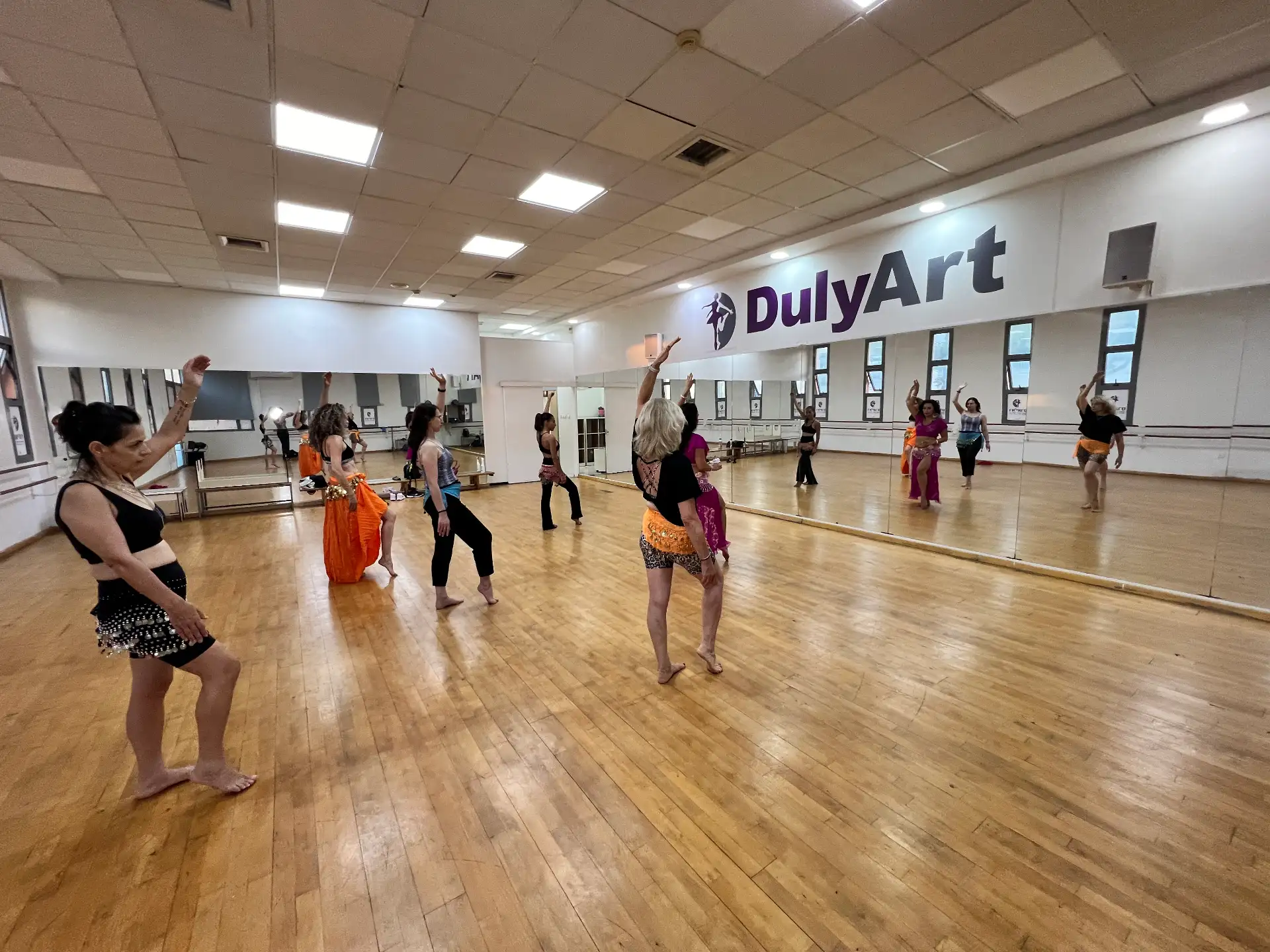 חוג ריקודי בטן חד שבועי לנשים בכל הארץ | דלילה ריקודי בטן