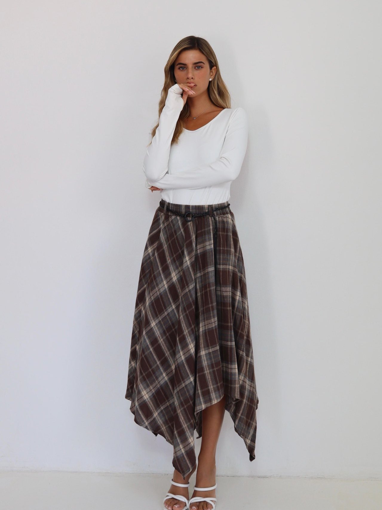 חצאית משבצות חום