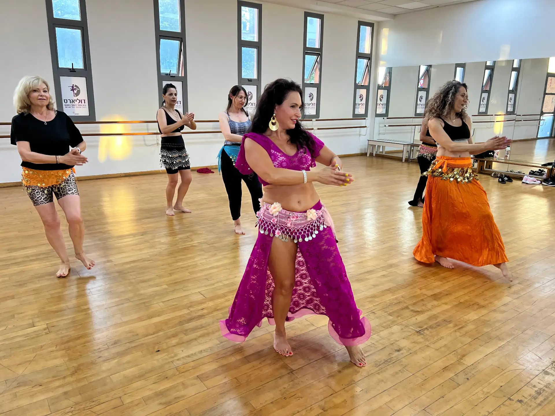 חוג ריקוד בטן חד שבועי – חוויה מעמיקה ומעצימה לנשים
