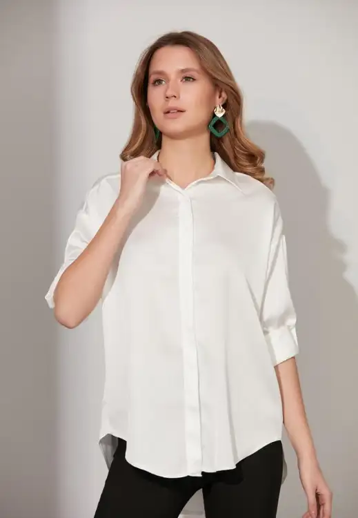 חולצת סאטן NIKKI לבן