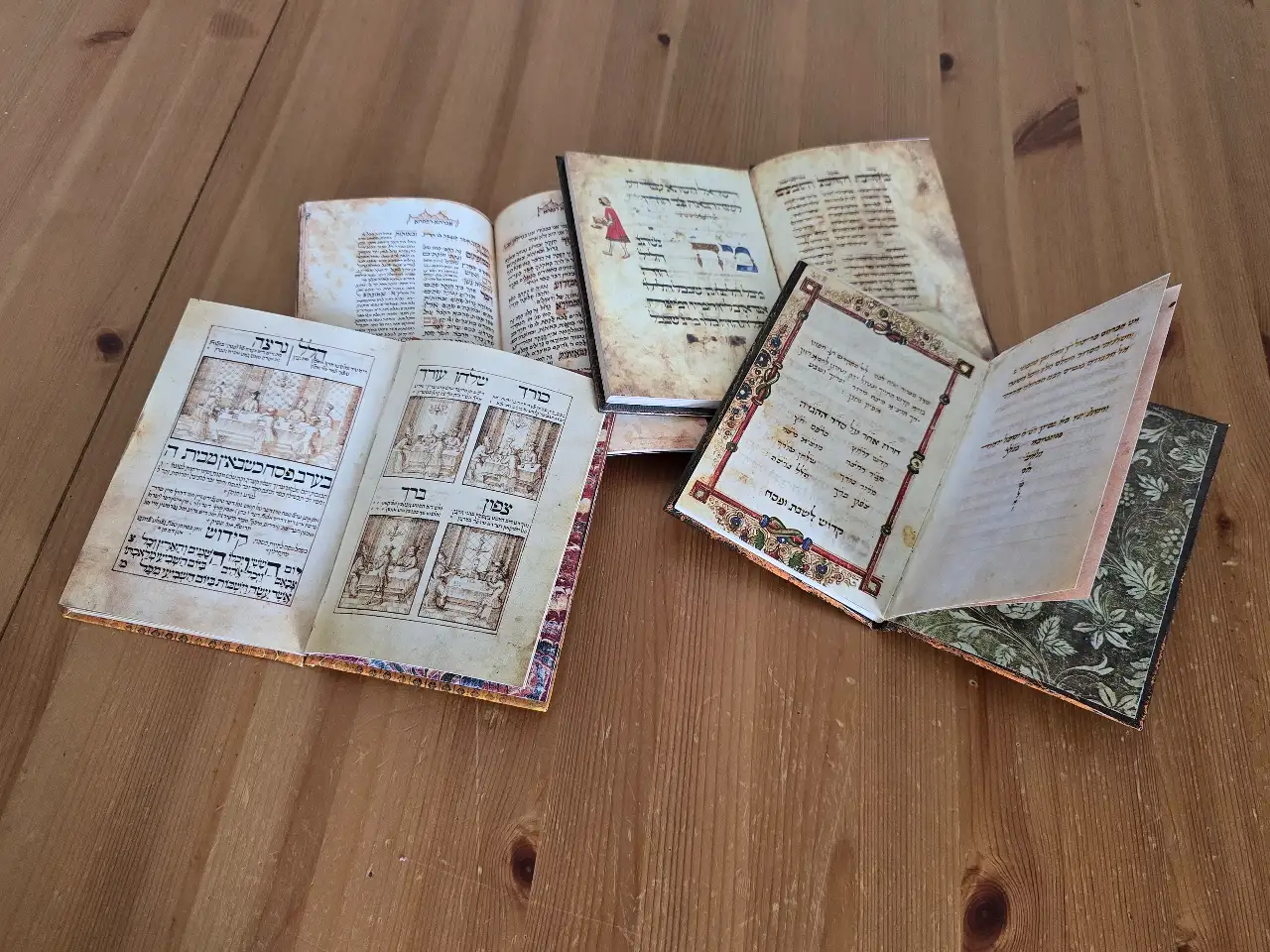 לוט של 4 הגדות לפסח מהודרות ויפות