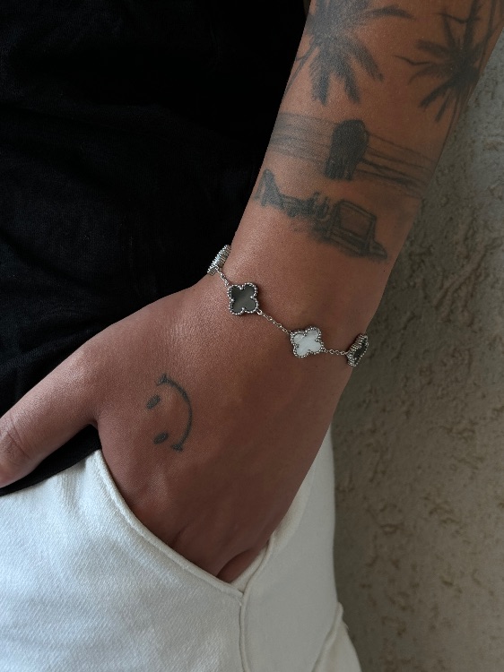 צמיד תלתן דו צדדי שחור לבן