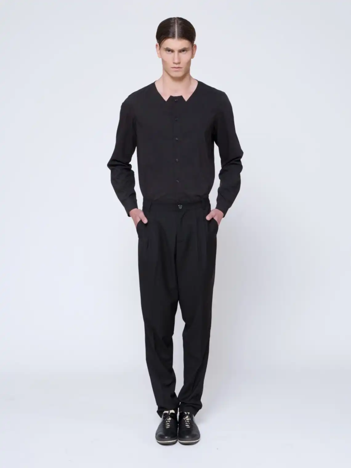 מכנסי האראם שחורים לגברים: מכנסיים מחויטים בגזרת Drop Crotch