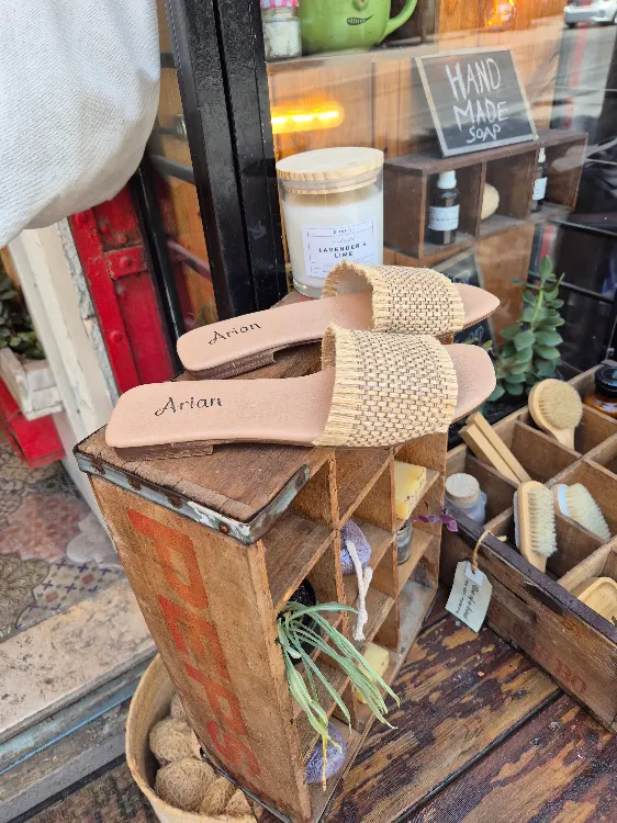 כפכף פתוח מקש מנוקד B-10