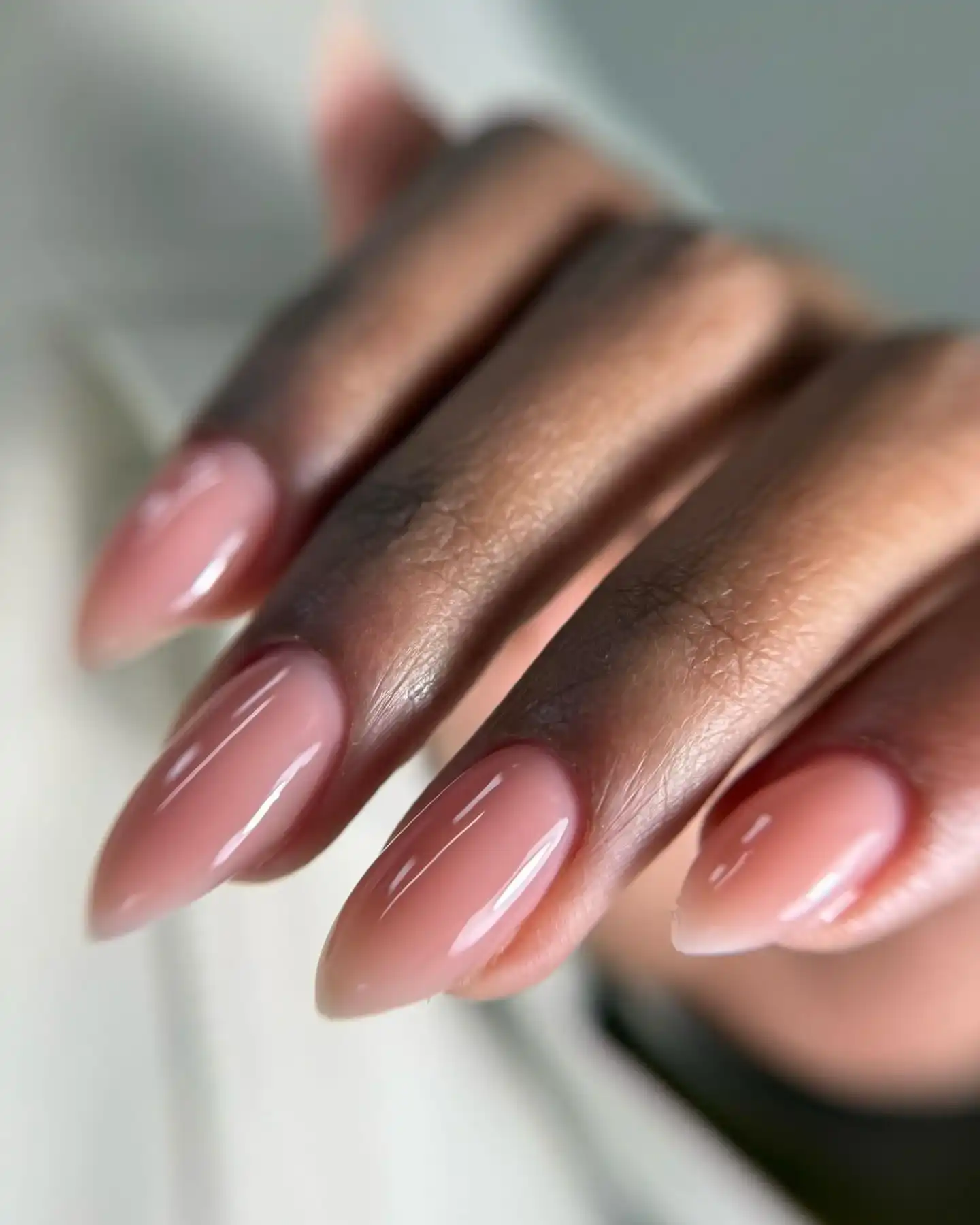 לק ג׳ל במבנה אנטומי חזק ועמיד | Dorit nails