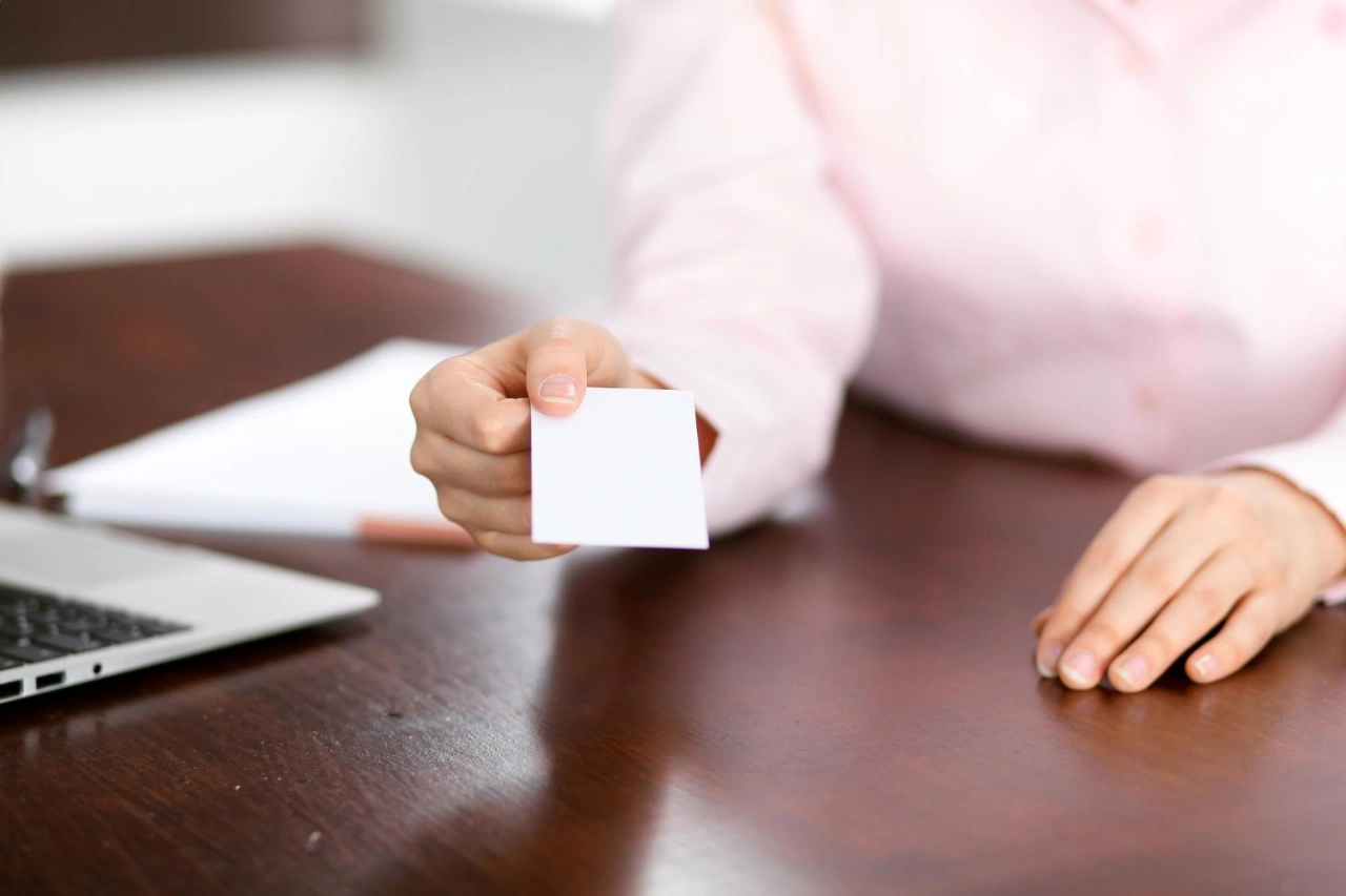 שיחה מכוונת עם דמיון מודרך וקלפים טיפוליים