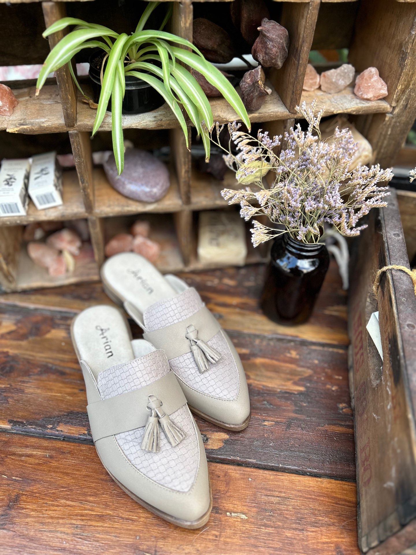 כפכף פרנזים עור טאופ/אפור בהיר רינה