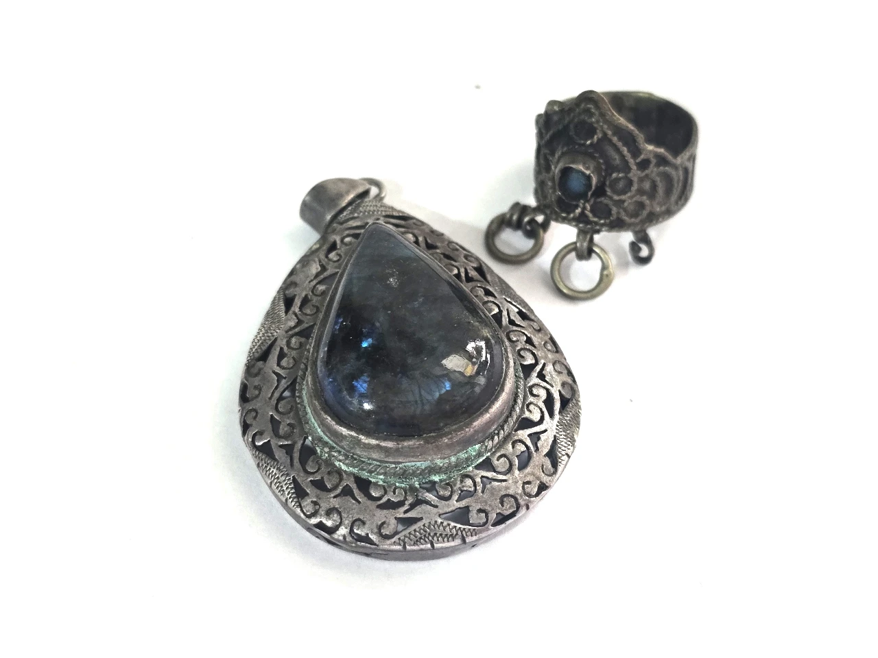 תליון כסף 925 ועגיל תואם אבן גדולה בצורת  טיפה לברדורייט