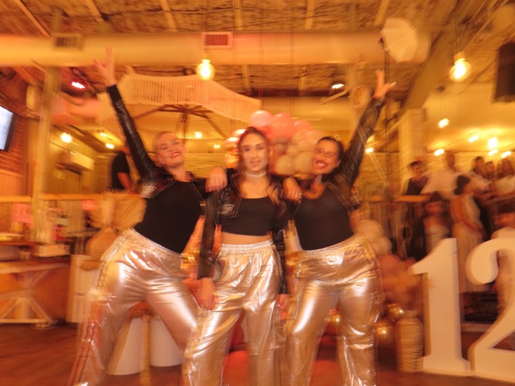 ריקוד בת מצווה – 4 רקדניות