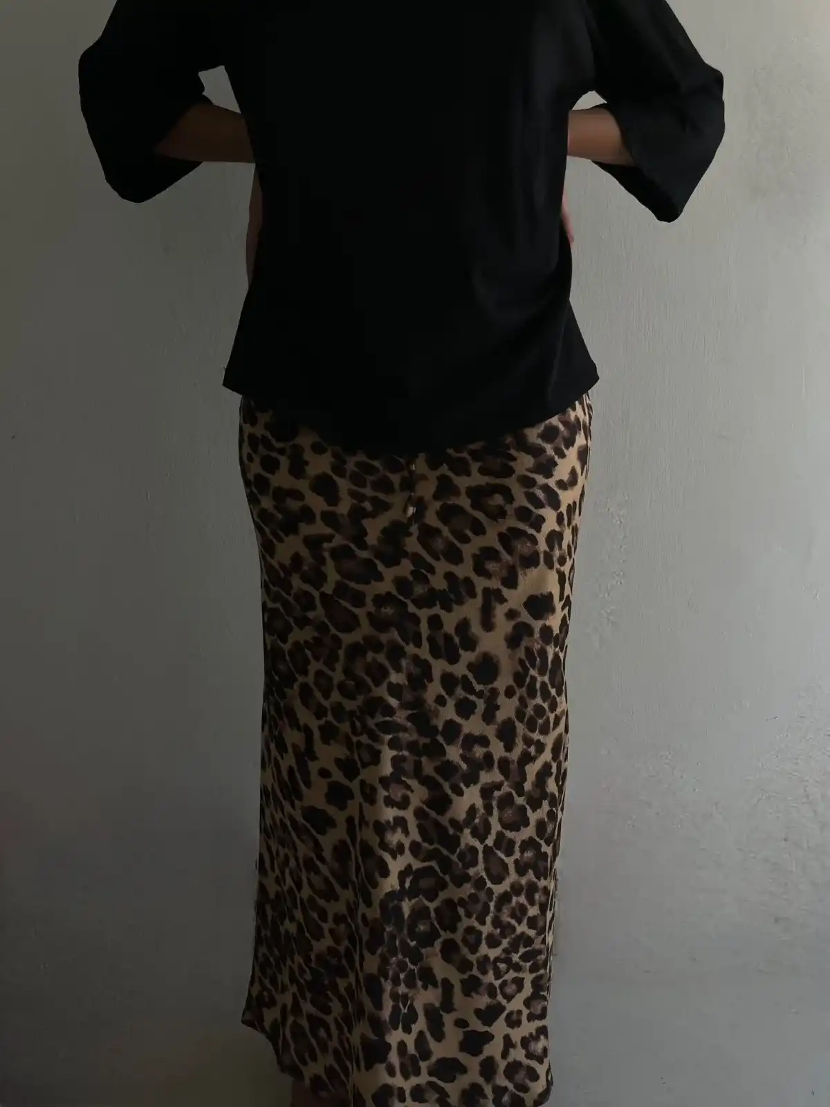 חצאית בד סאטן משי - מנומר 1