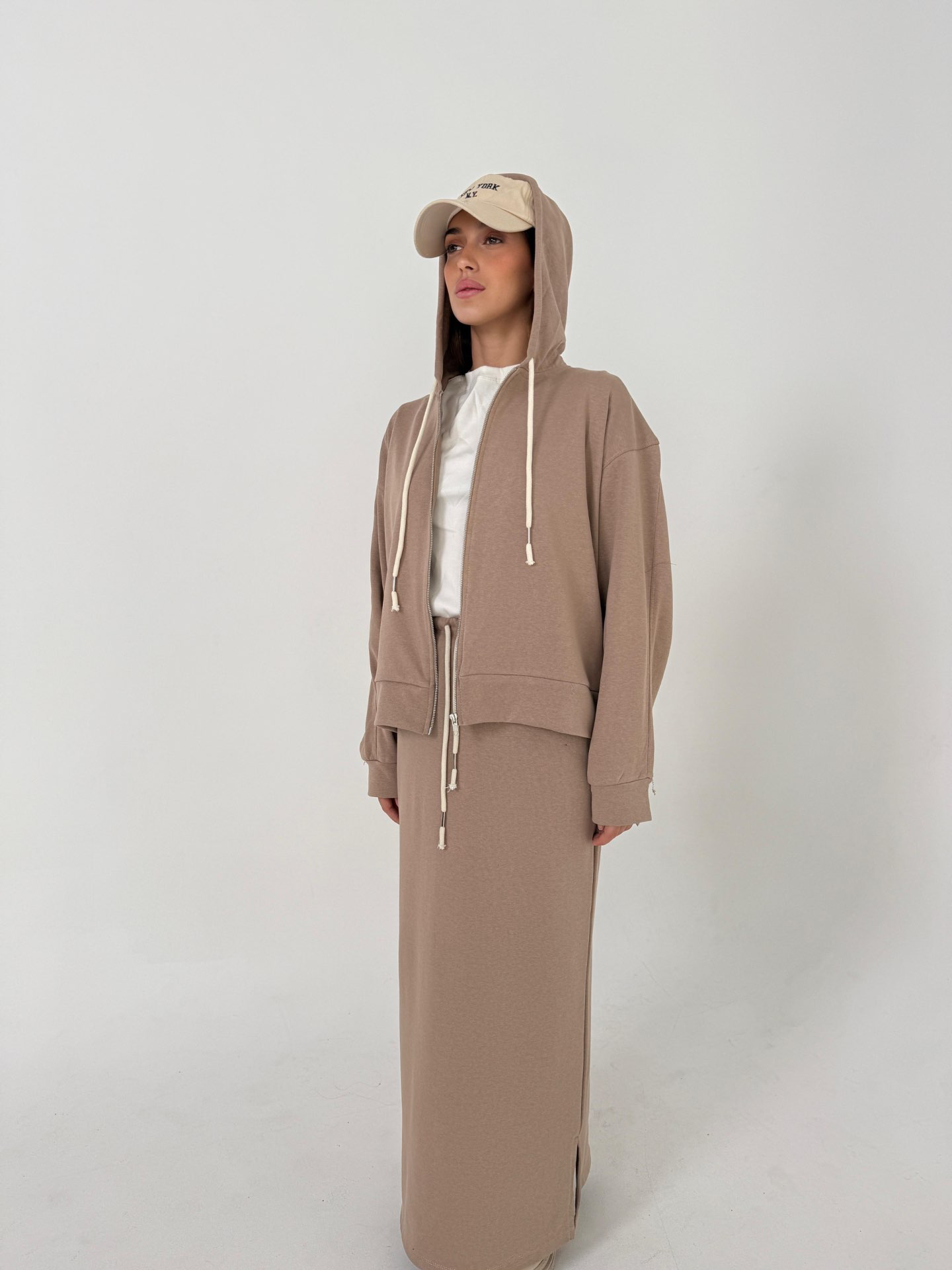 חליפת קפוצון בז