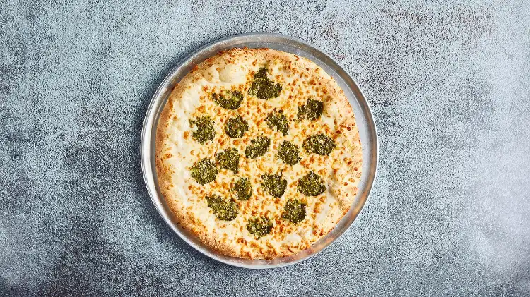 פיצה פסטו משפחתית