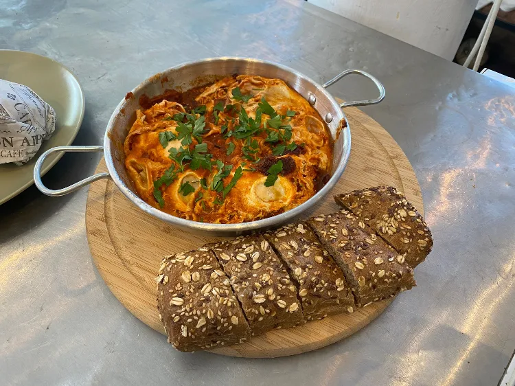 שקשוקה בצלחת