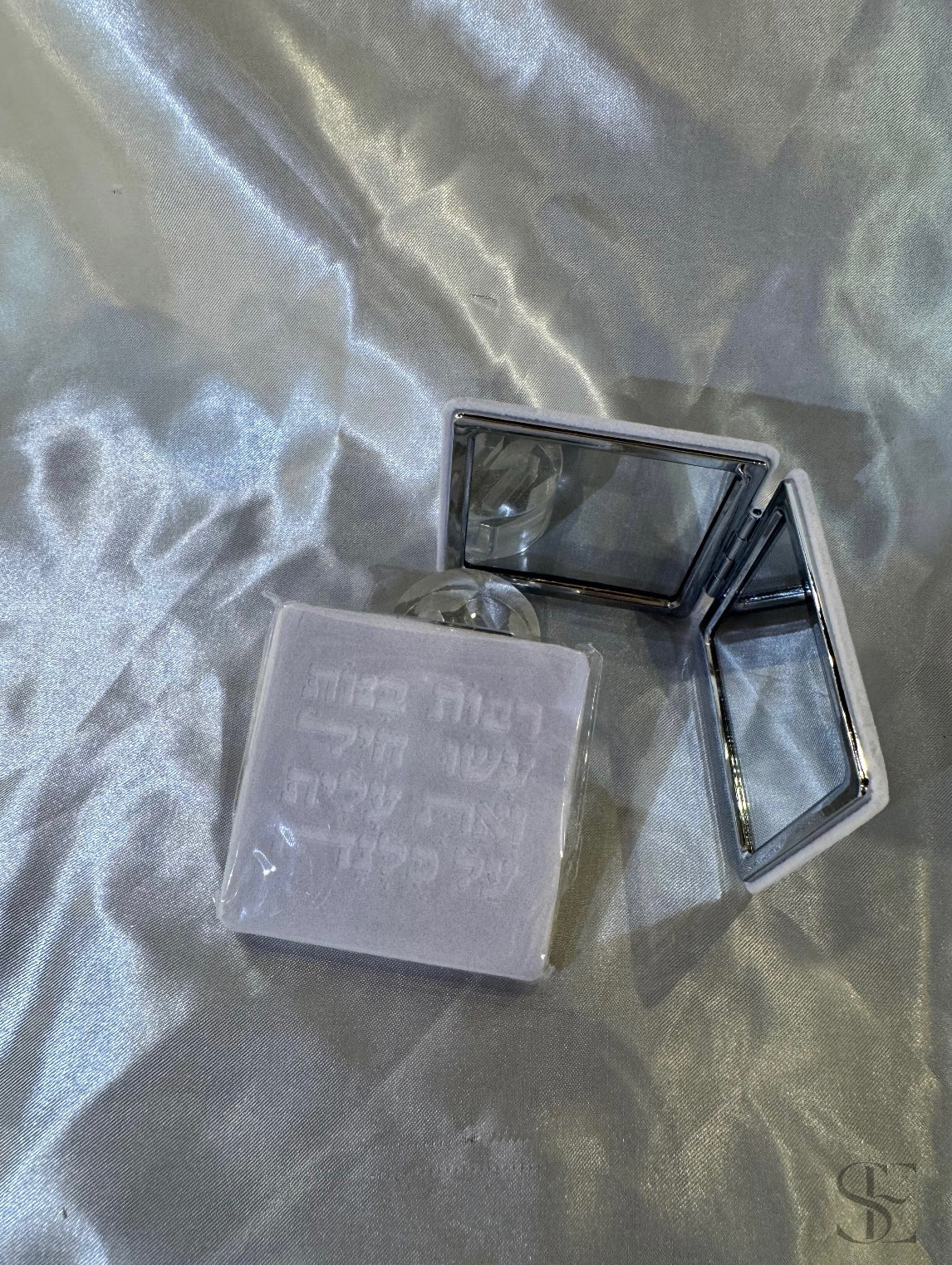 מראה דגם שחר ״רבות בנות עשו חיל ואת עלית על כלנה״