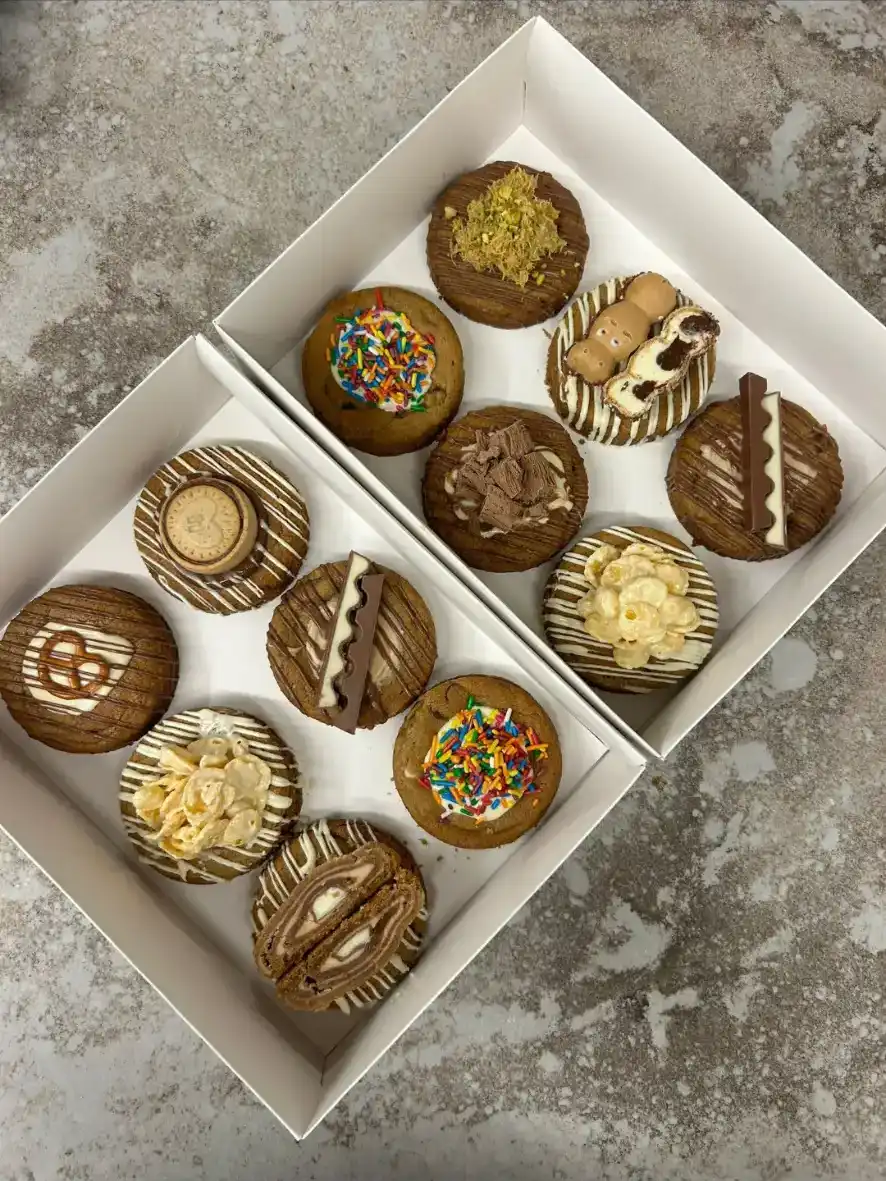 קראמבל קוקיז - מחיר לעוגיה (ניתן לקנות מארז)