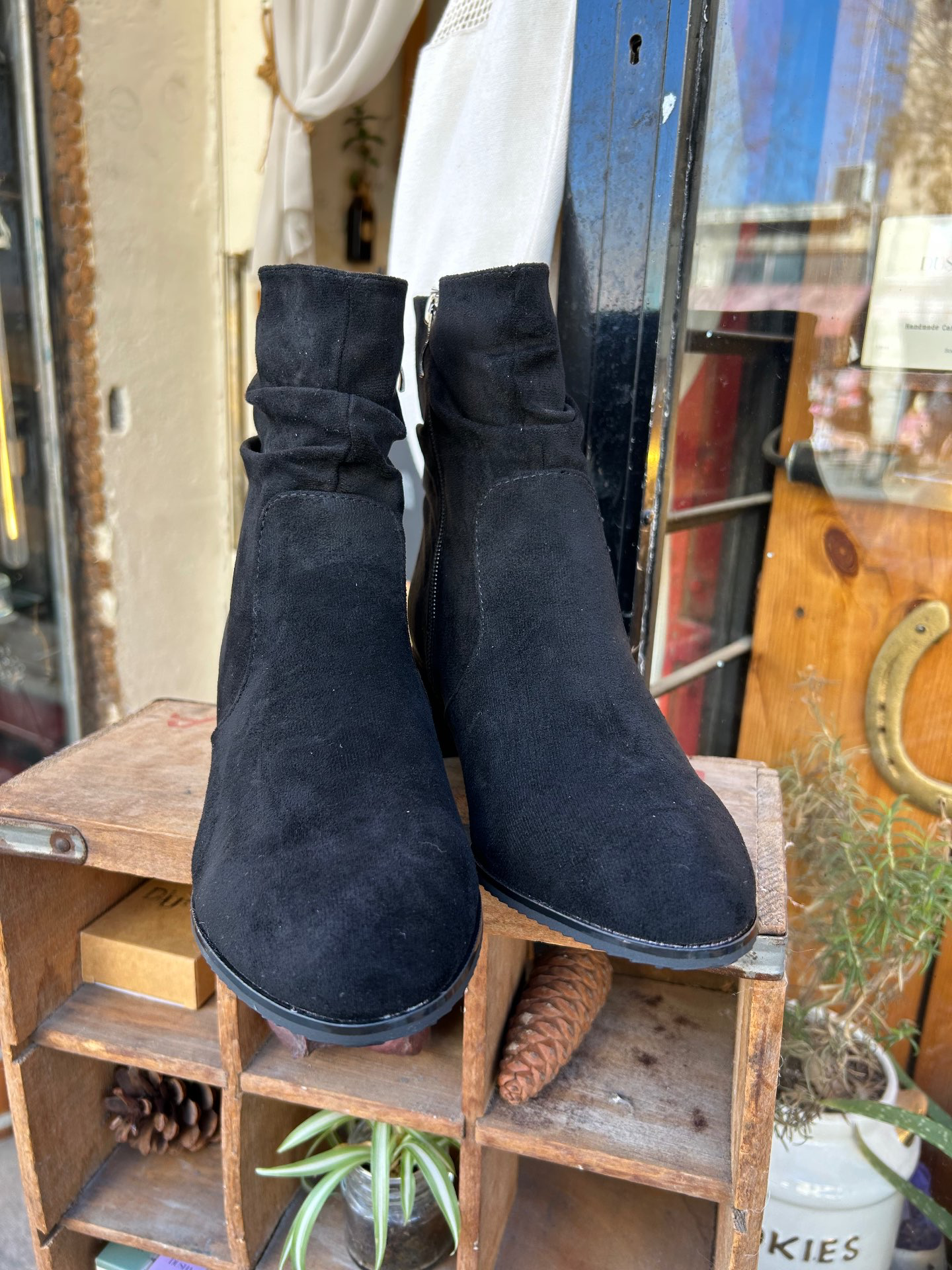 מגף דמוי זמש אלגנט