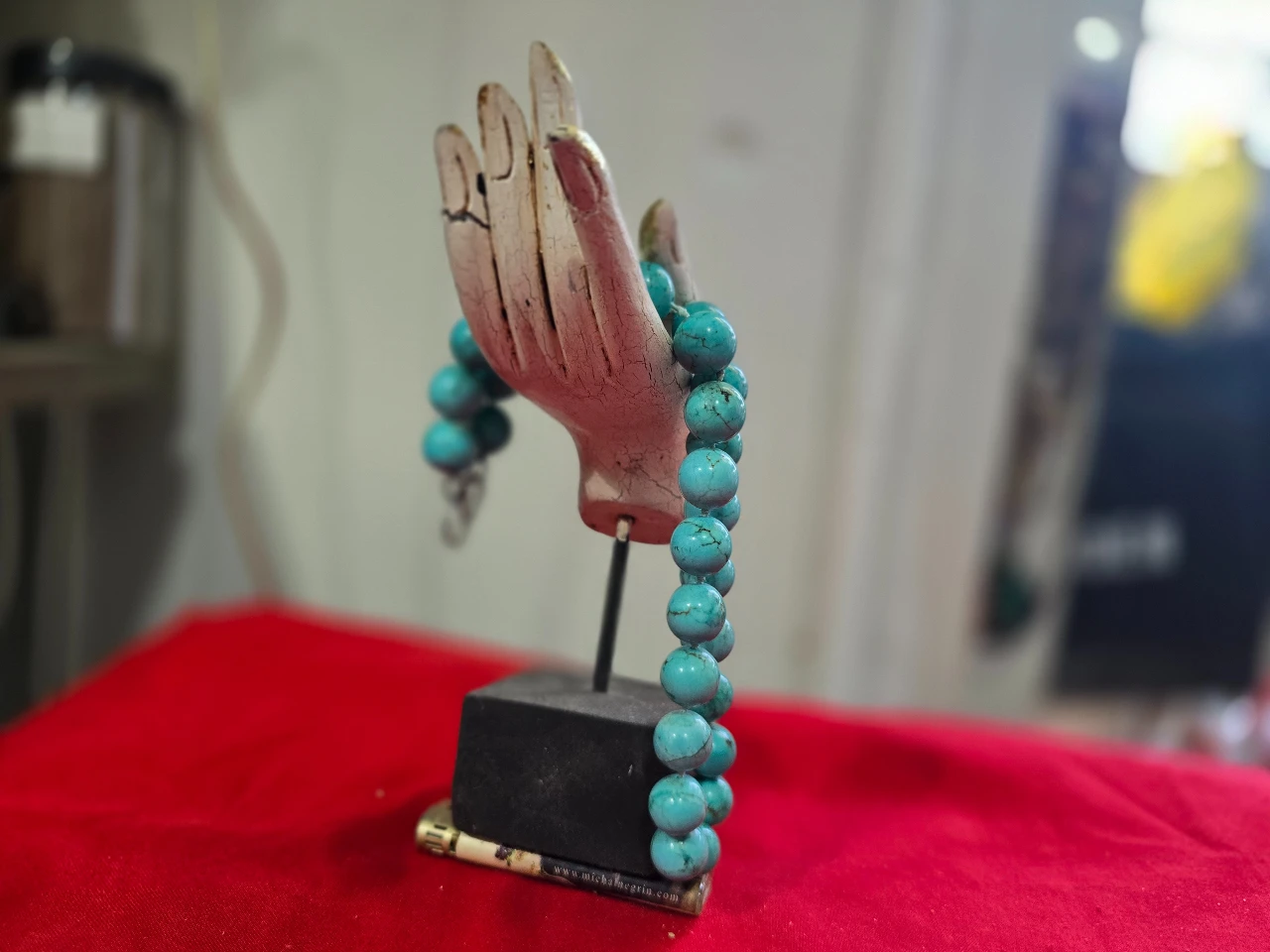 שרשרת עם אבני תורכיז קוטר כך כדור 1.5 ס'מ מחרוזת אבני תורכיז מהממת