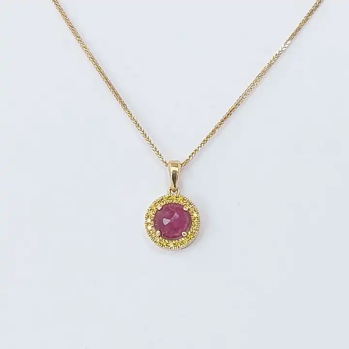 תליון יהלומים משובץ רובי הודי טבעי ויהלומים צהובים כולל שרשרת