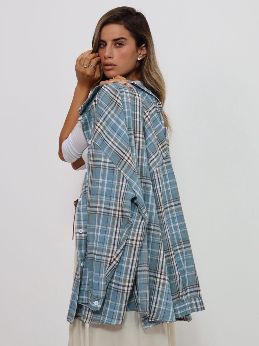 מכופתרת משבצות תכלת