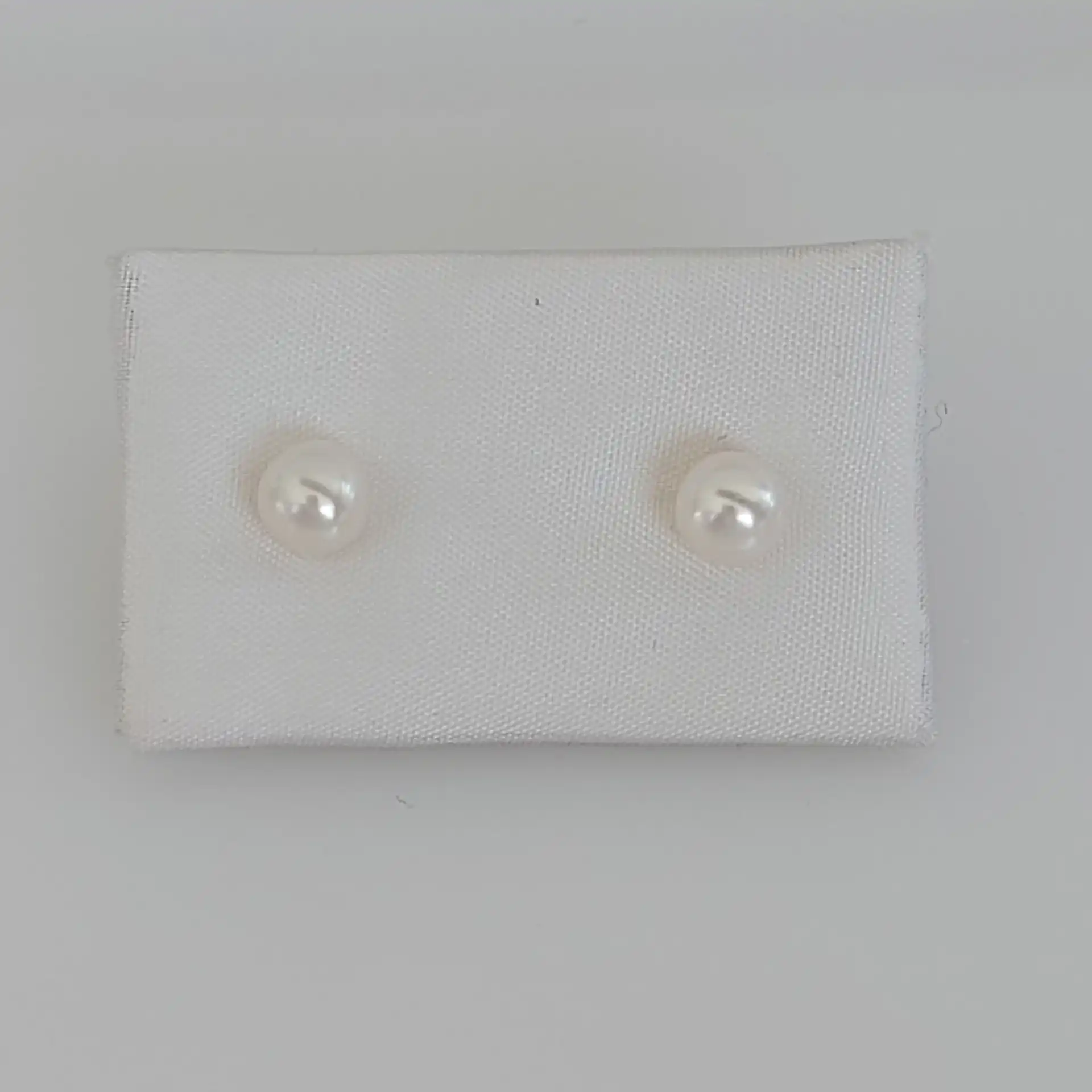 עגילי פנינה צמודים זהב 14K