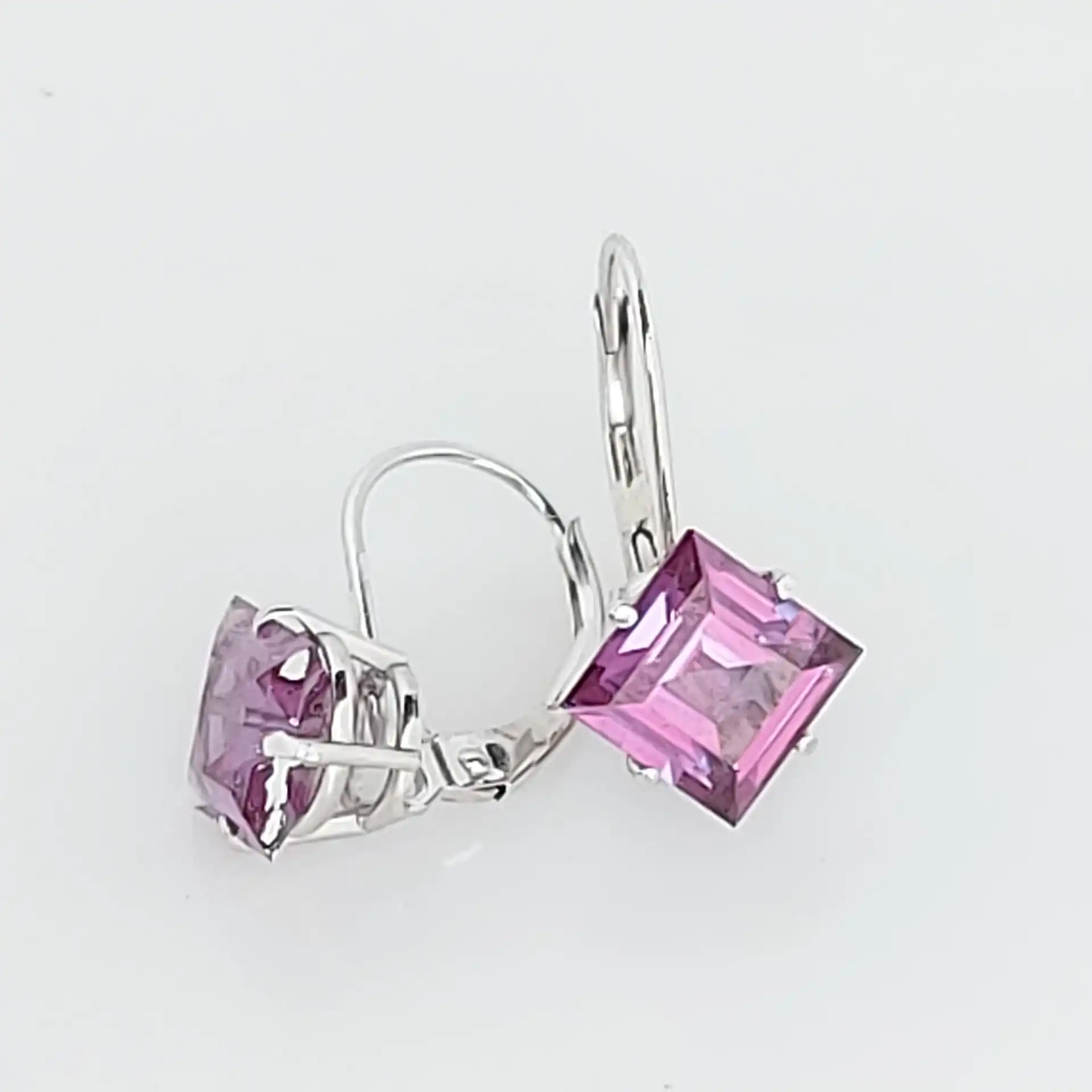 עגילים משובצים באבן אמטיסט זהב 14K