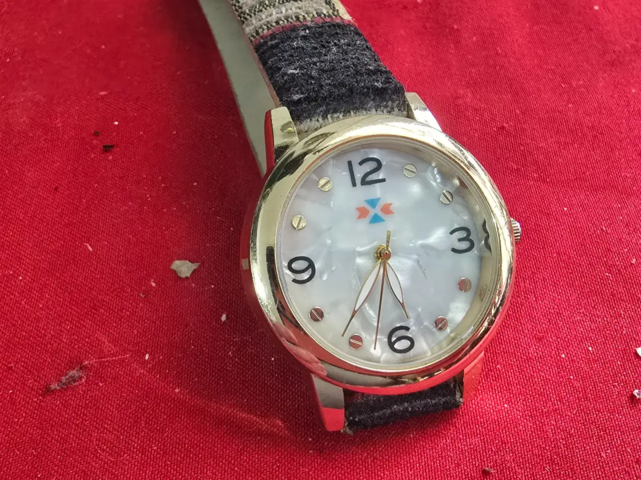 שעון יד בעיצוב אתני עם רצועת טקסטיל – Canyon Sky שנות ה-90 ארה״ב